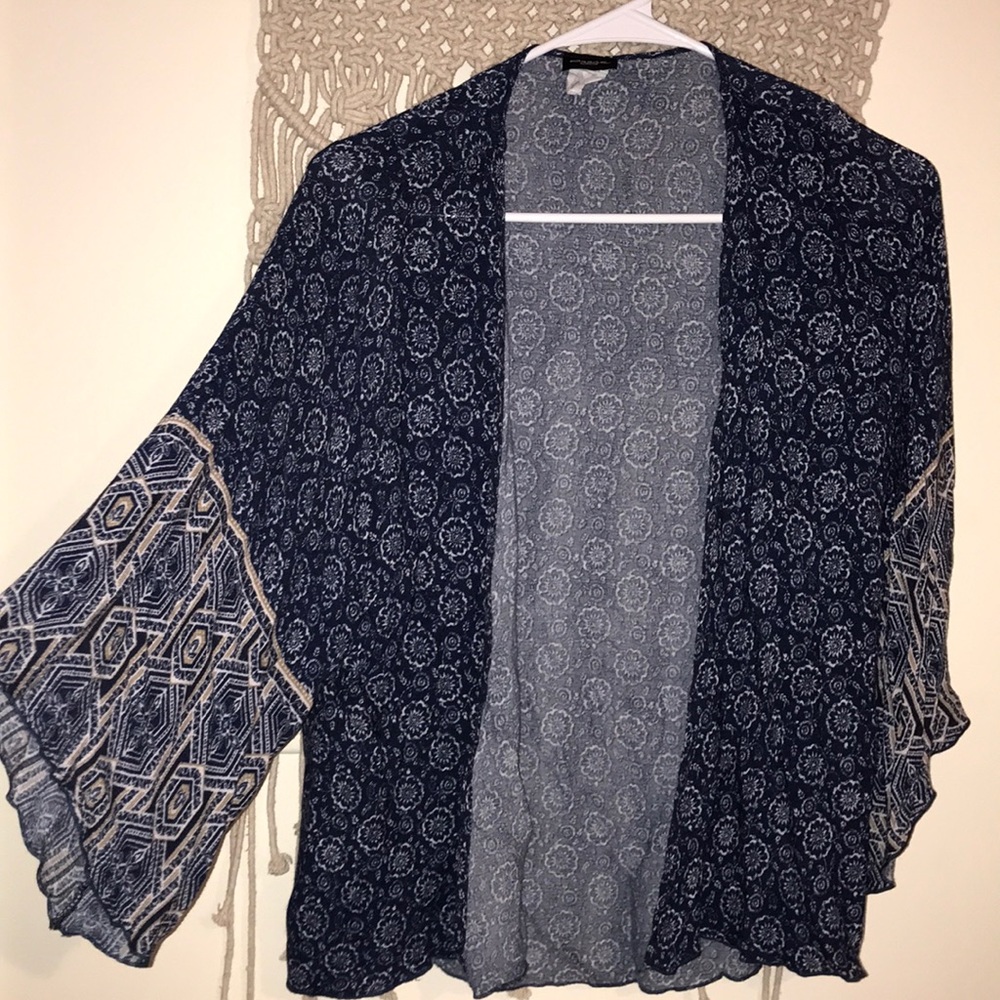 Quarter sleeve, light weight cardigan